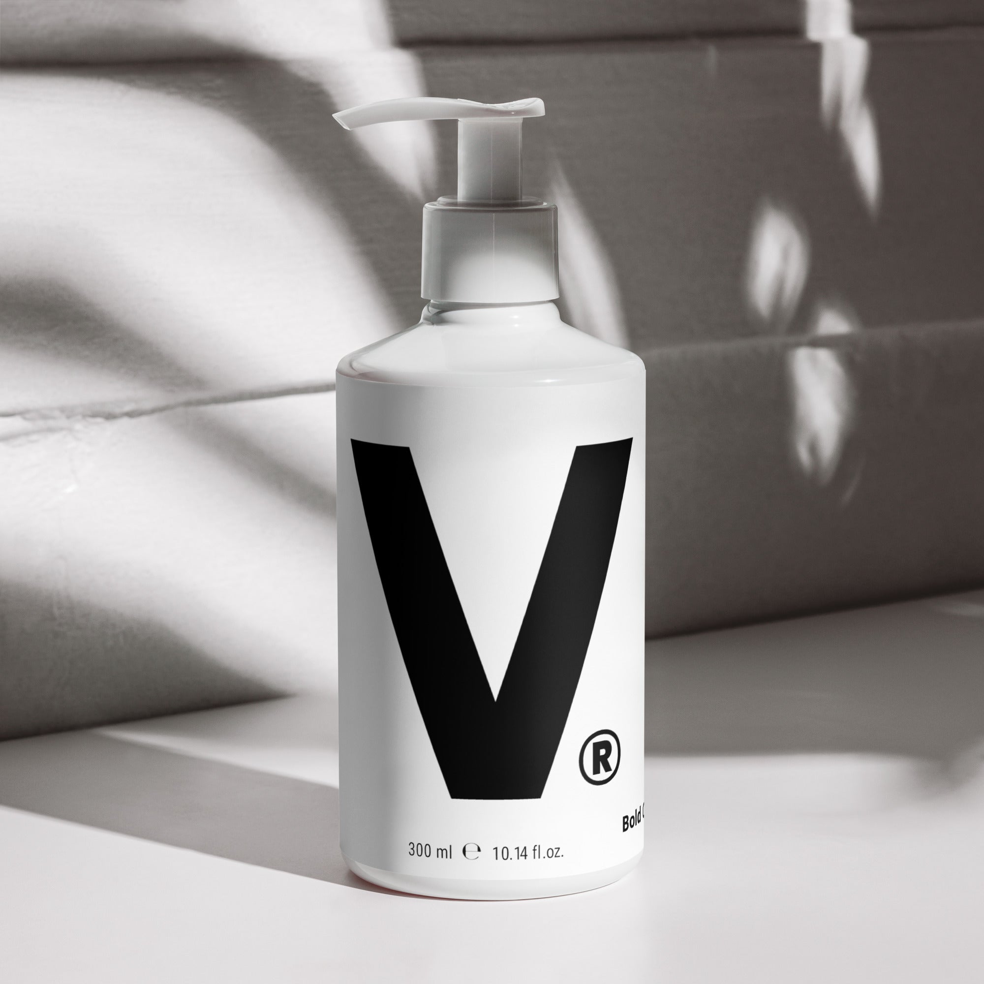 Varcity Iconic V Bold Refreshing hand & body wash